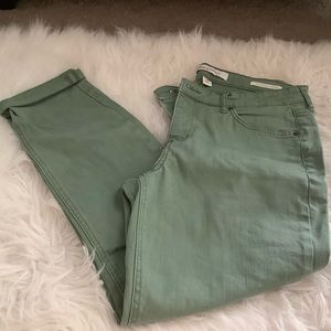 VINTAGE AMERICA Crop Jeans in olive green